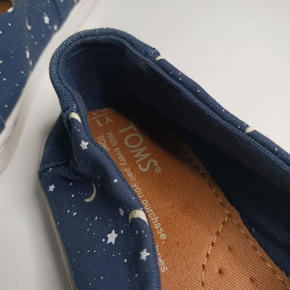 Women's shoes Toms Navy Moons and stars glow in the dark classic shoe, size 8, c - Picture 5 of 6